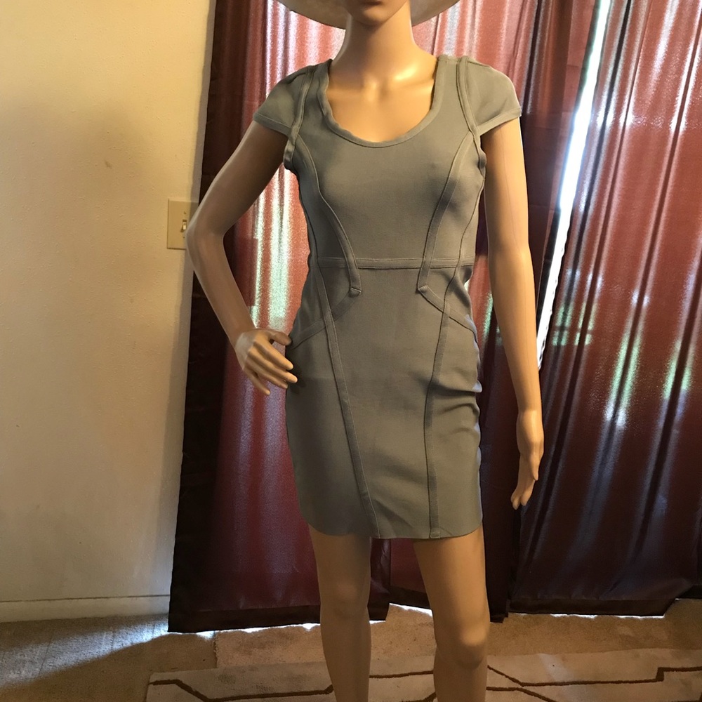 FOREVER 21 SIZE MEDIUM GRAY DRESS